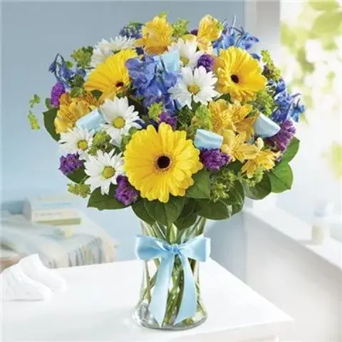 Απαλή Ανθοσύνθεση για Νεογέννητο με Άμεση Παράδοση στην Αθήνα από το ανθοπωλείο 21Flowers